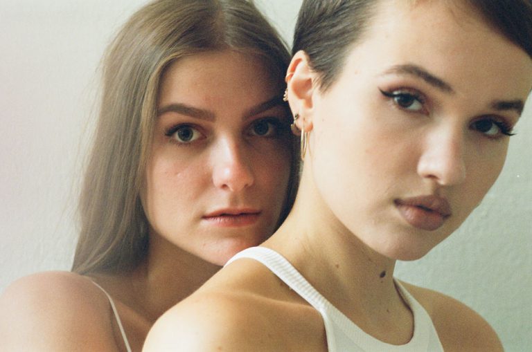 2 girls living in Berlin by Arthur Oscar - C-Heads Magazine